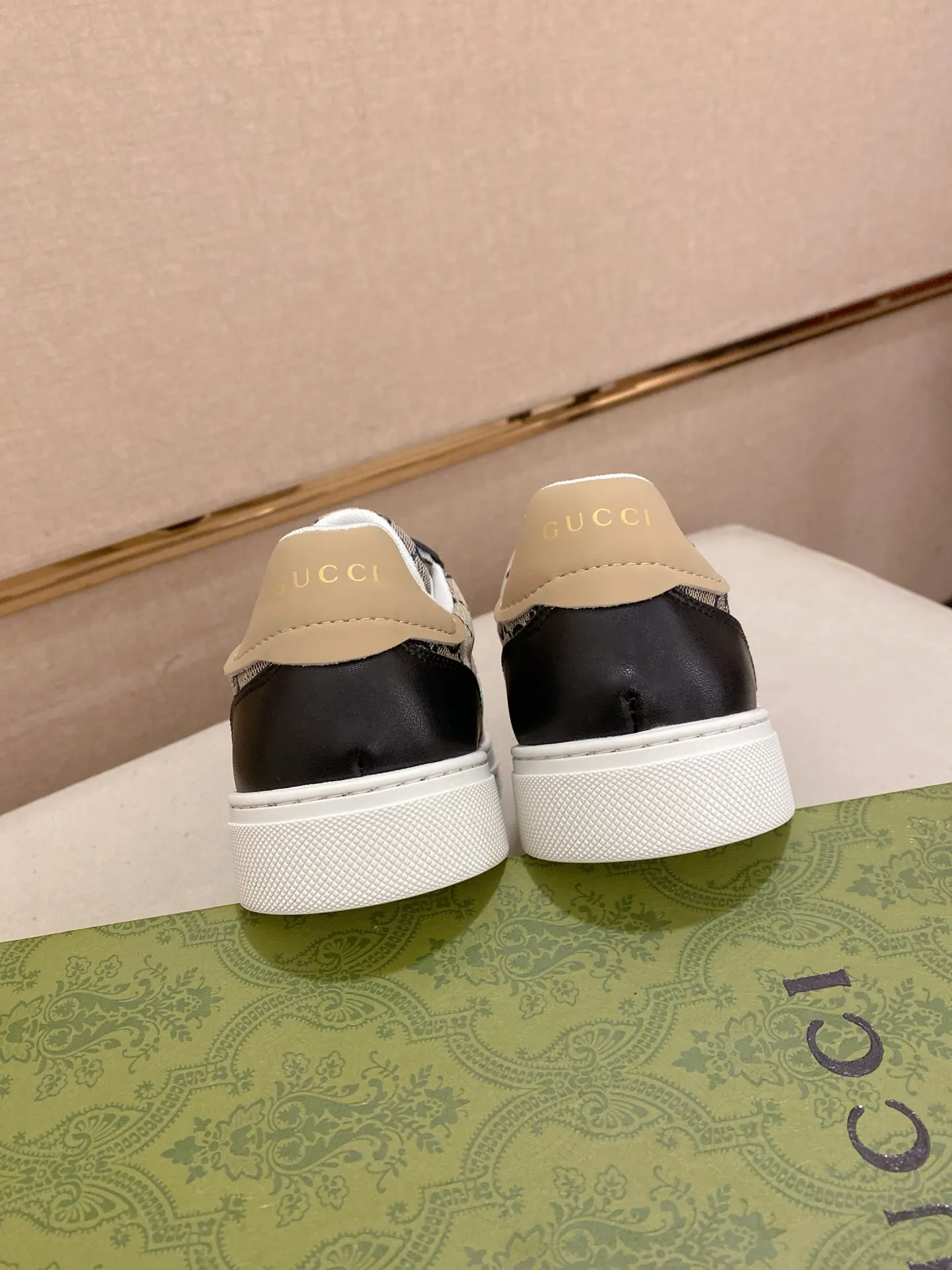 Men's clothing and shoes💰:440💰 (GUCCI) The latest model from the official website 🎁🎁Casual and fashionable men's shoes👟, hot style 💥The version is simple and elegant, exclusive for trendy men. Unique official website latest brand elements 👑Gucci original decoration, fashionable and generous, the fabric is original cowhide ✅sheepskin lining, the official website specifies wear-resistant casual outsole, the classic model is taken in kind at the counter🎬38-44 (45 is not returned or exchanged)